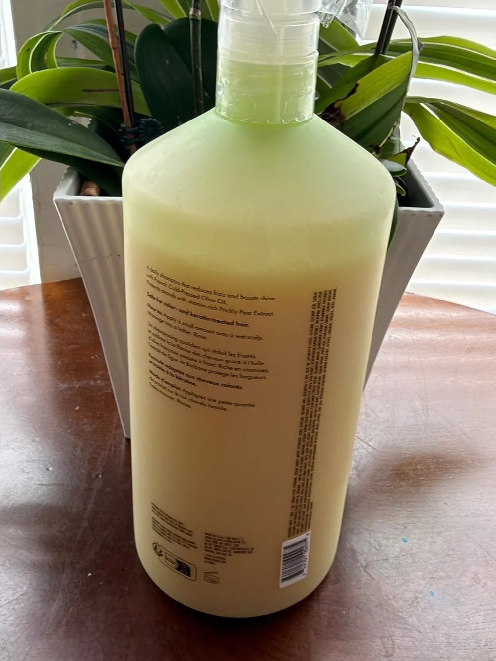 Brilliant Gloss Shampoo - Cream It's not used, I dropped it a little